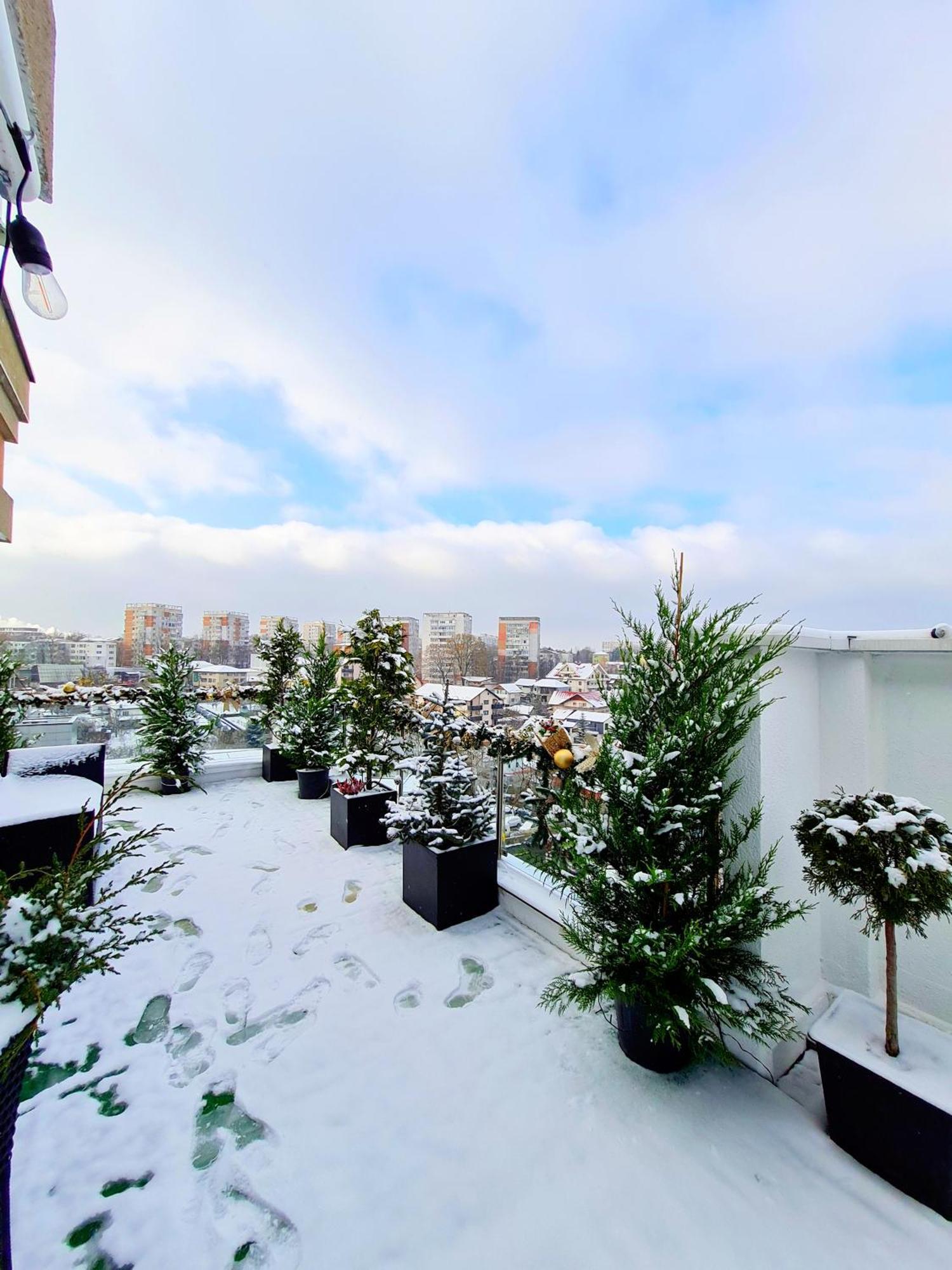 Penthouse Aeroport Iasi Apartment Luaran gambar