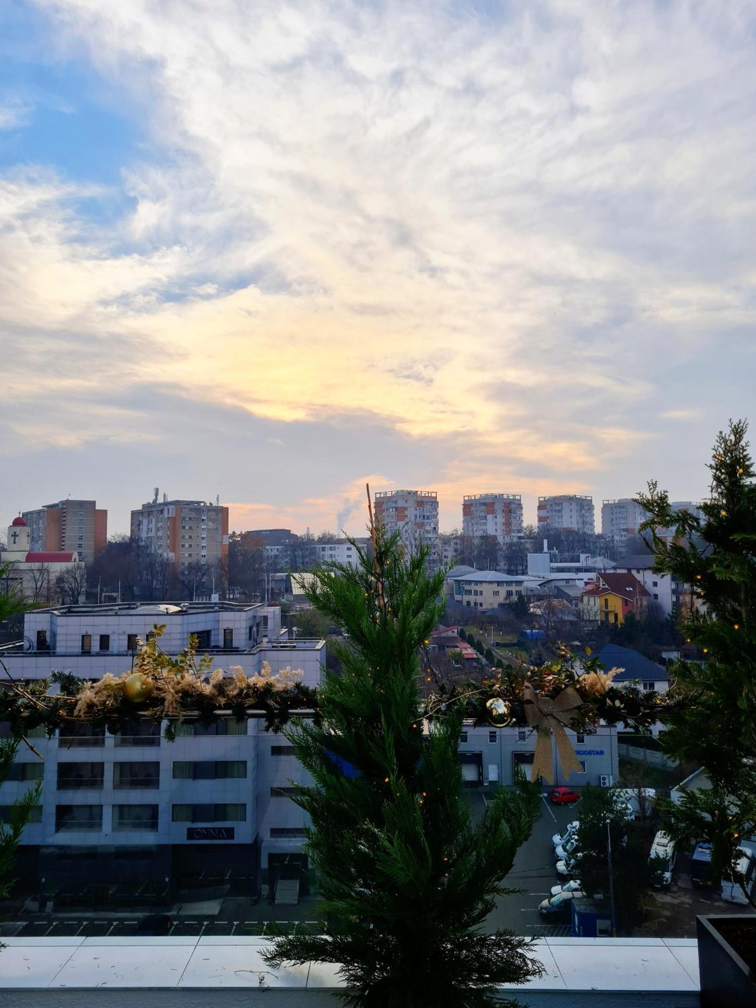 Penthouse Aeroport Iasi Apartment Luaran gambar