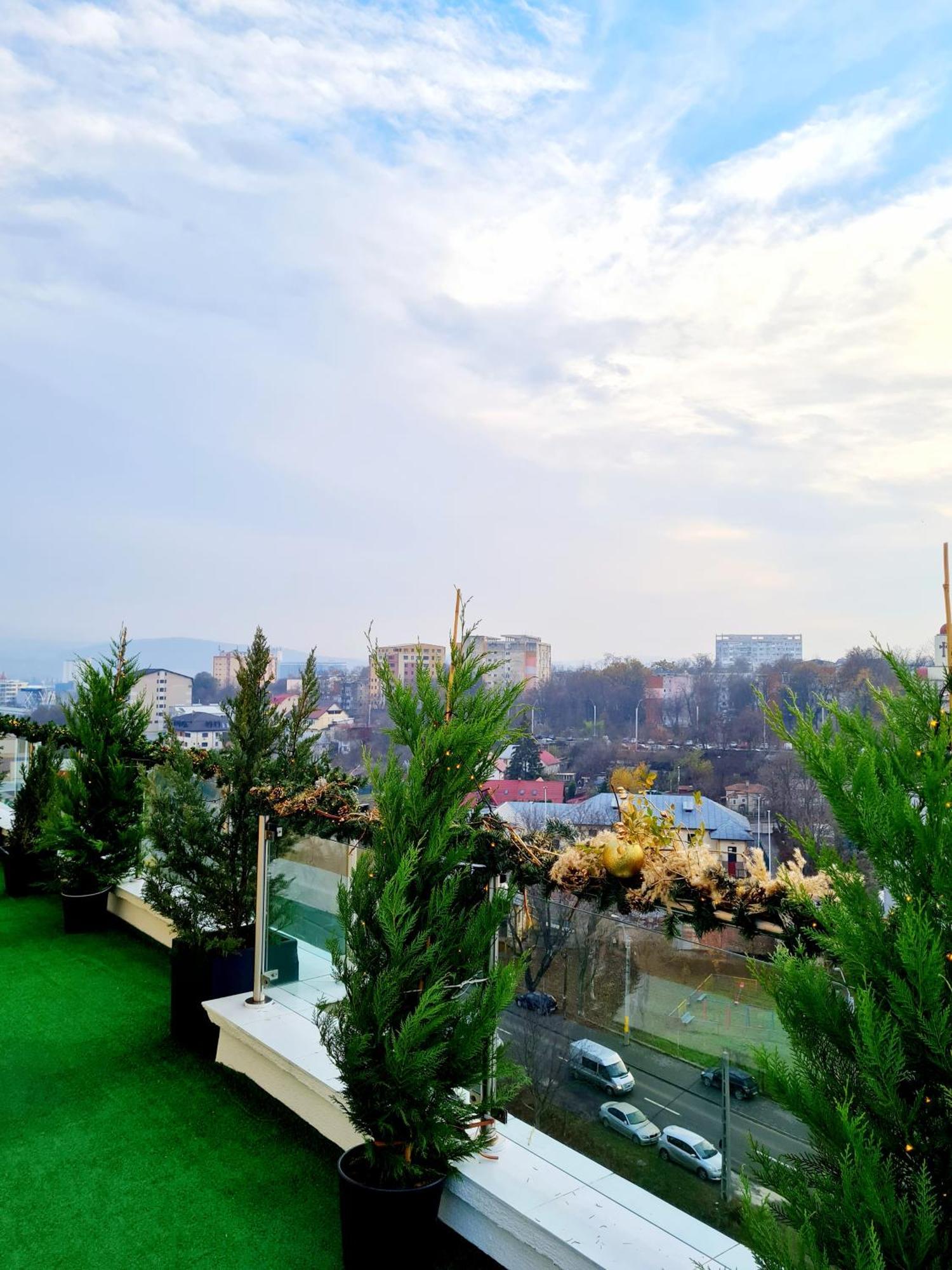 Penthouse Aeroport Iasi Apartment Luaran gambar