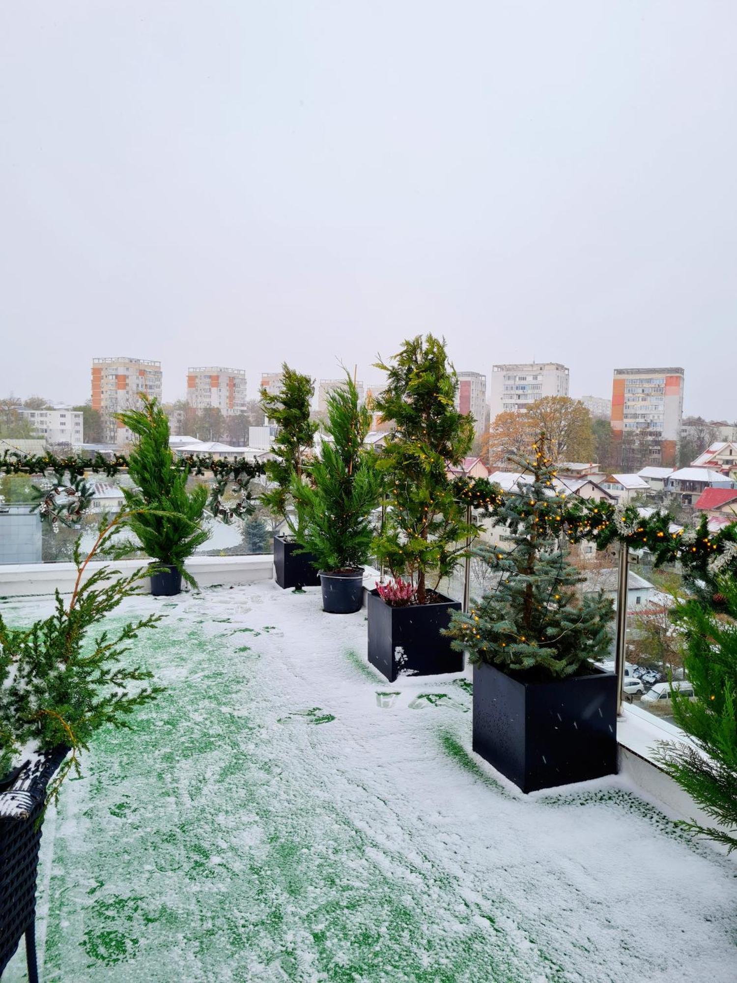 Penthouse Aeroport Iasi Apartment Luaran gambar