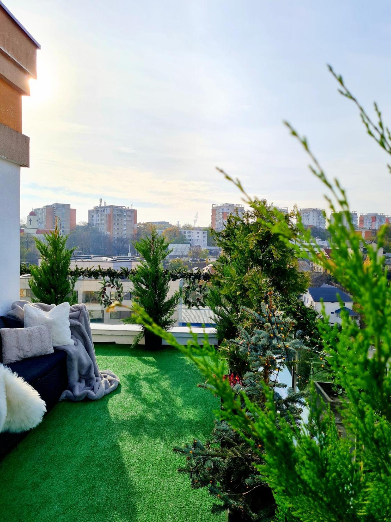 Penthouse Aeroport Iasi Apartment Luaran gambar