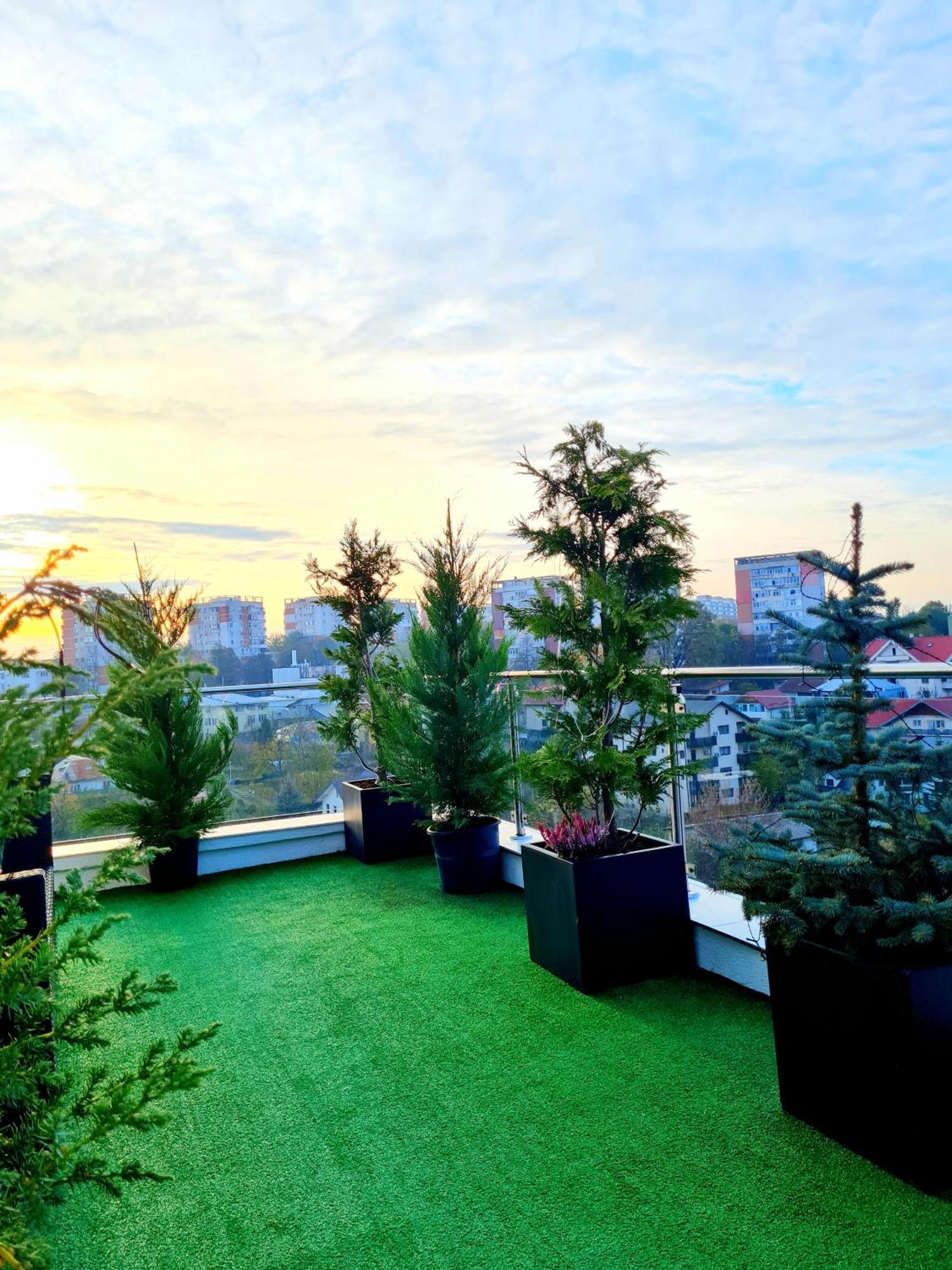 Penthouse Aeroport Iasi Apartment Luaran gambar