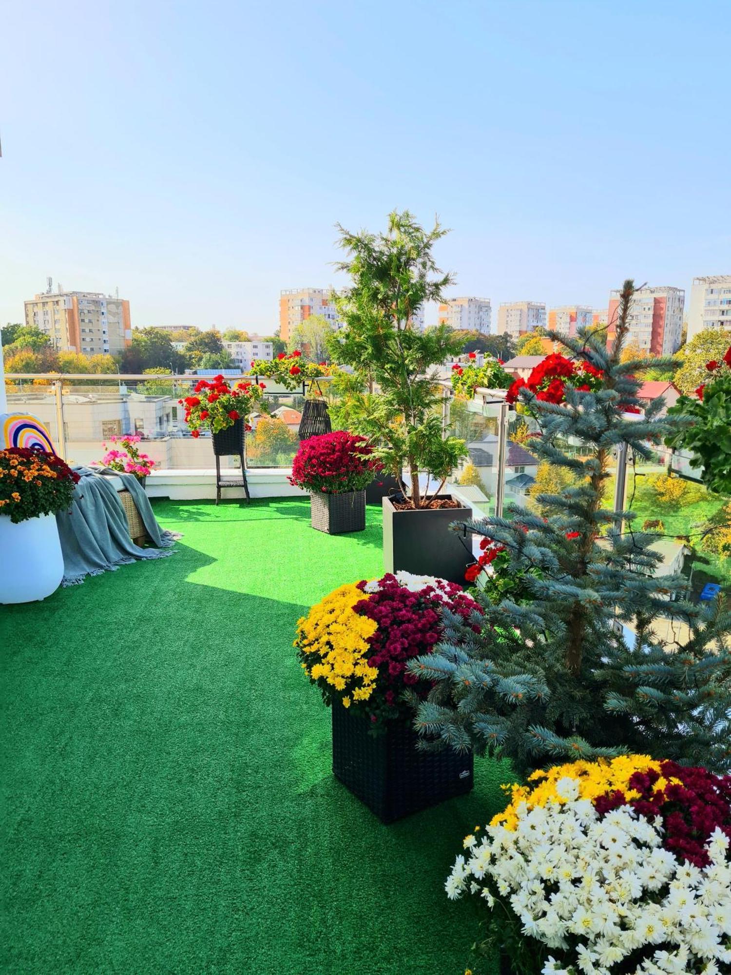 Penthouse Aeroport Iasi Apartment Luaran gambar