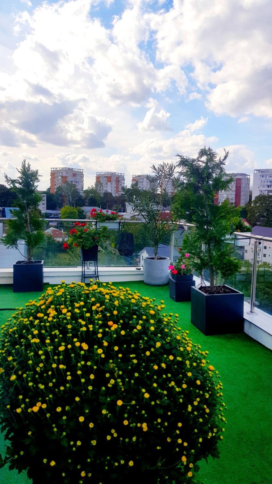 Penthouse Aeroport Iasi Apartment Luaran gambar