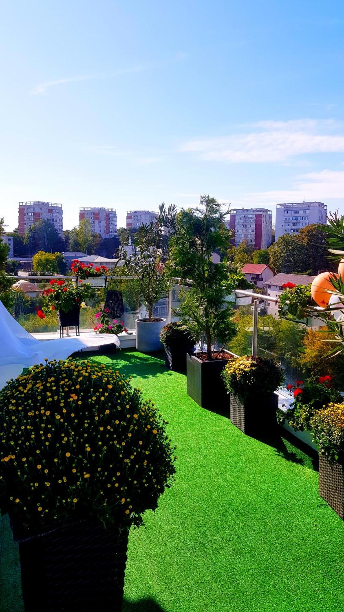 Penthouse Aeroport Iasi Apartment Luaran gambar