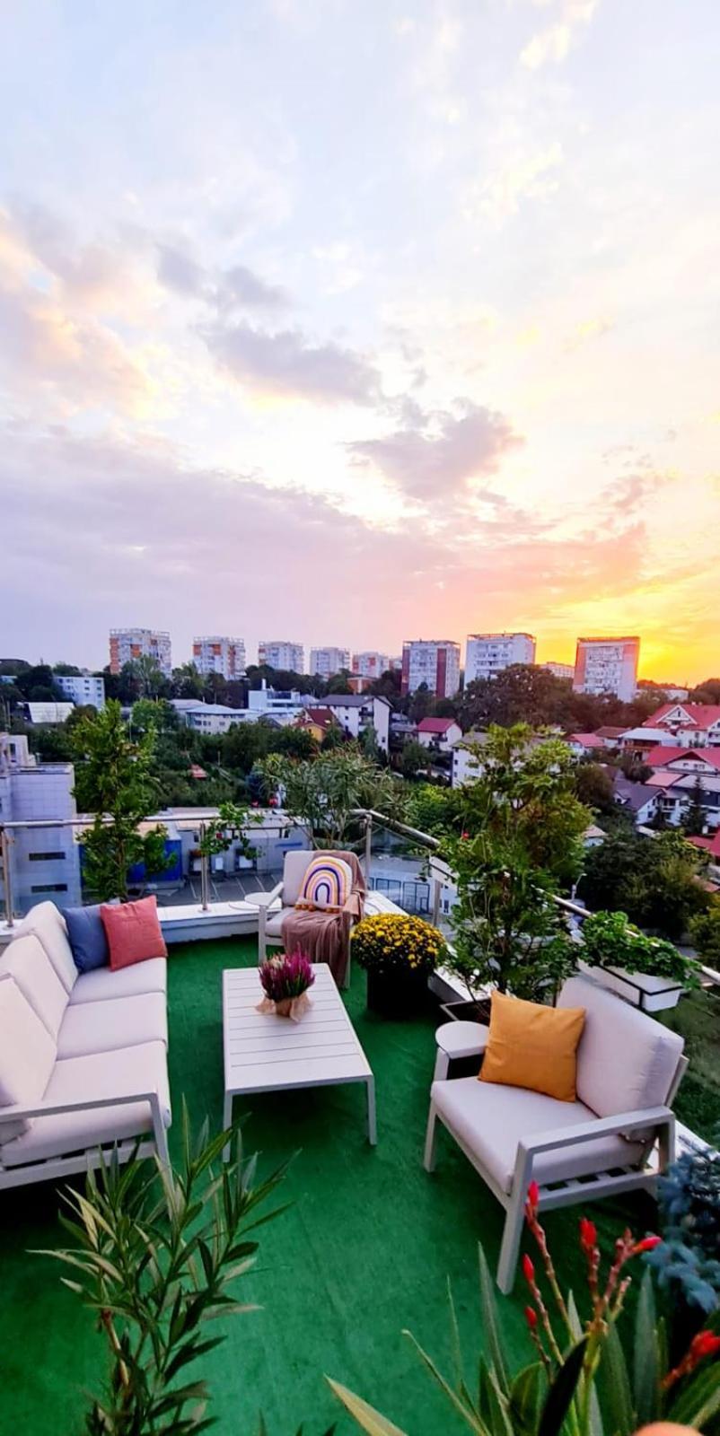 Penthouse Aeroport Iasi Apartment Luaran gambar
