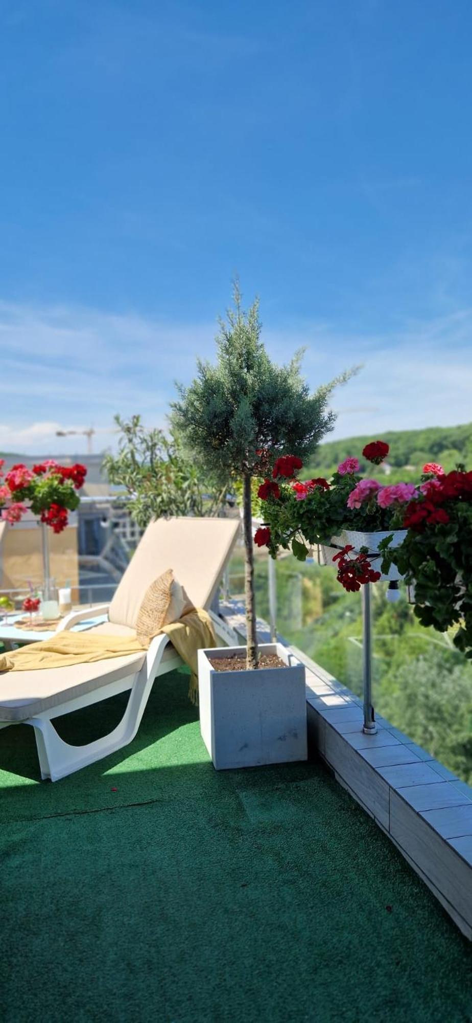 Penthouse Aeroport Iasi Apartment Luaran gambar